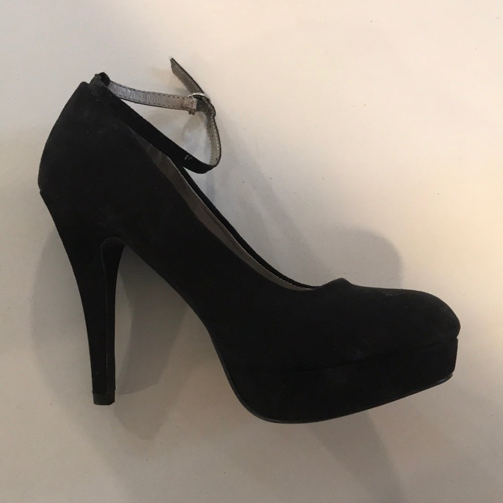 Shoes - Picture 3 of 4